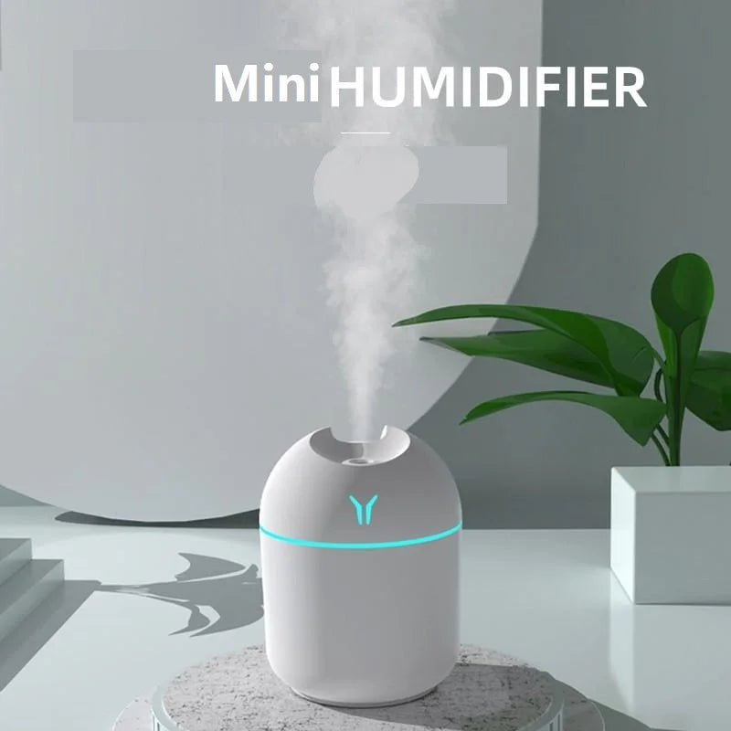 Umidificador de ar mini USB de 250 ml com difusor de óleos essenciais e aromas para casa e carro. Difusor ultrassônico silencioso com lâmpada LED colorida.